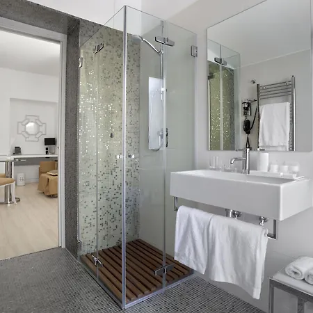 Lhp Hotel Santa Margherita Palace & Spa Santa Margherita Ligure Exterior photo A shower enclosure